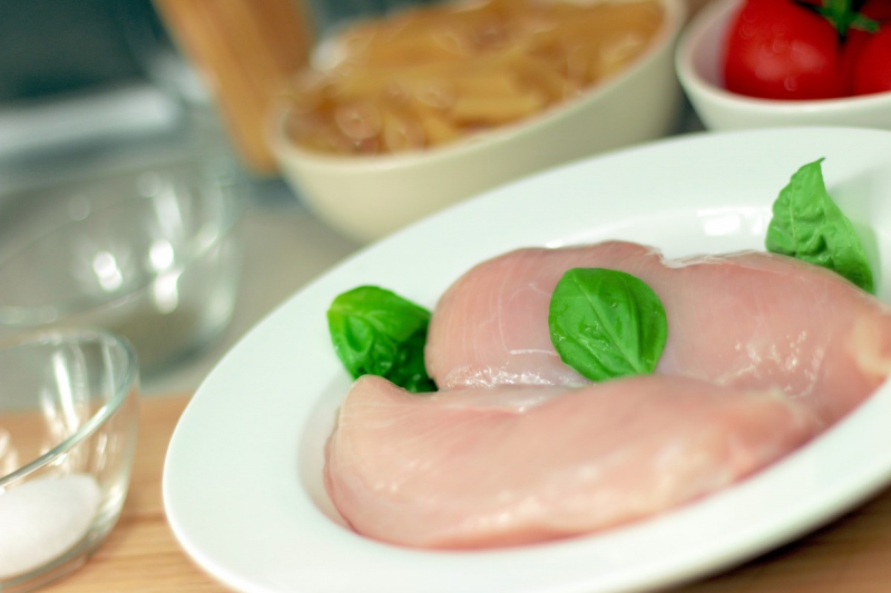 boucherie-LES MAYONS-min_turkey_hen_meat_raw_pink_chicken_ingredient_cooking_uncooked-1087266